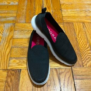Women's ZERØGRAND Slip-On size 9.0 like new.